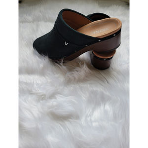 Vionic clogs black size 8